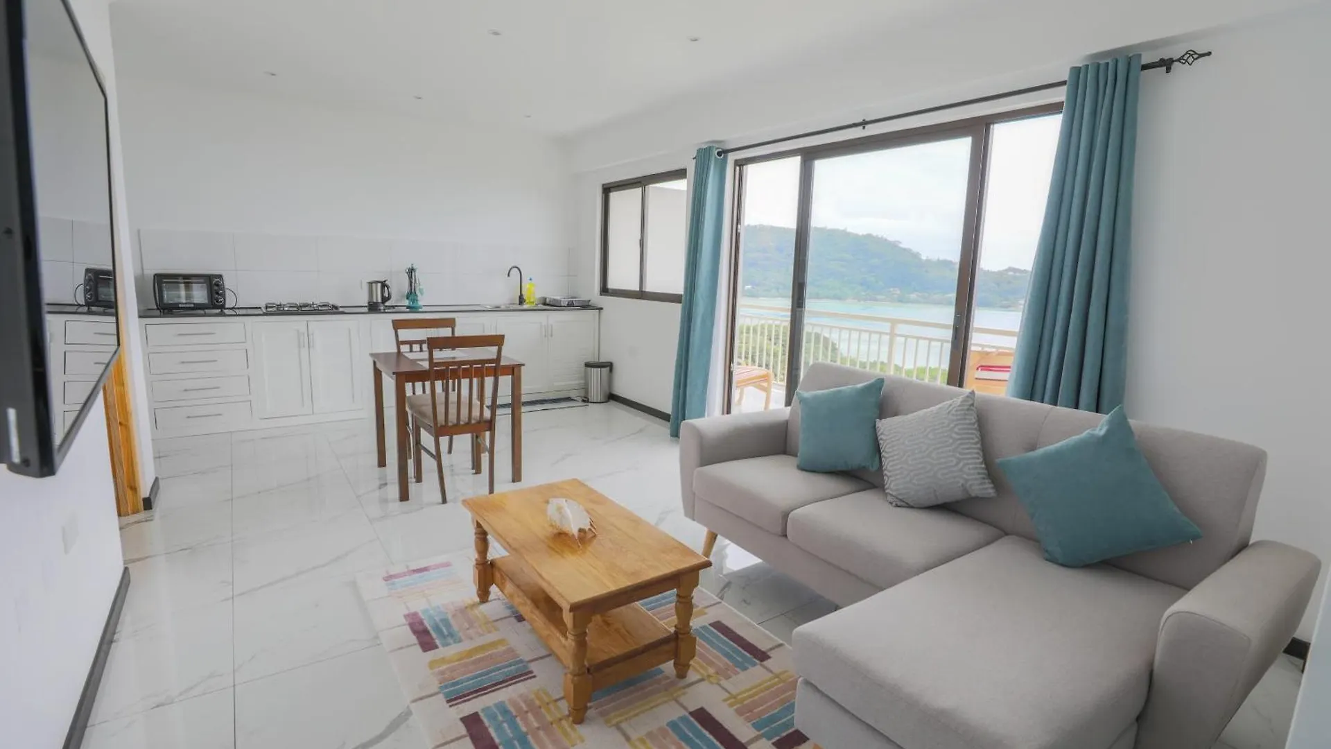 Jolie View Self Catering Apartments فيكتوريا