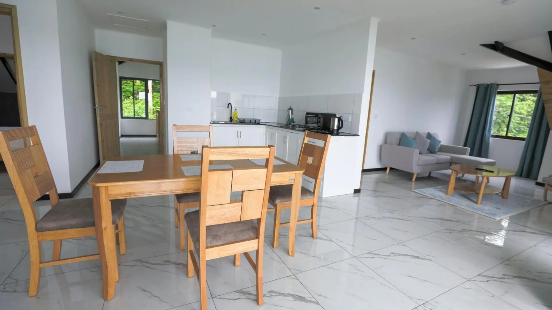 Jolie View Self Catering Apartments فيكتوريا 0*,  سيشيل