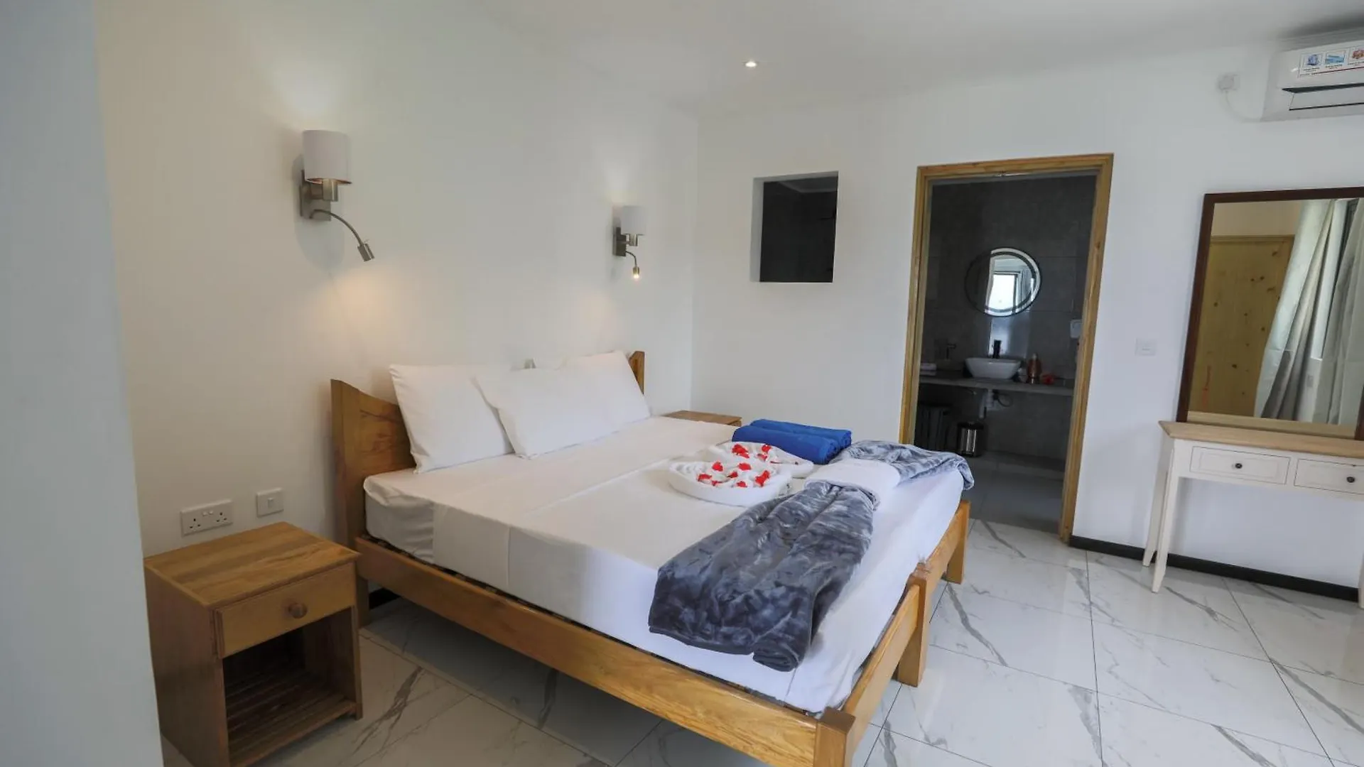 Jolie View Self Catering Apartments Victoria Seychely
