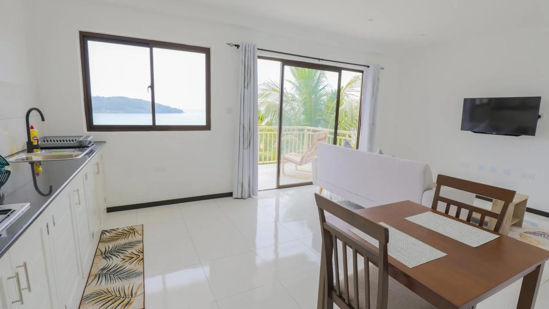 Jolie View Self Catering Apartments Victoria