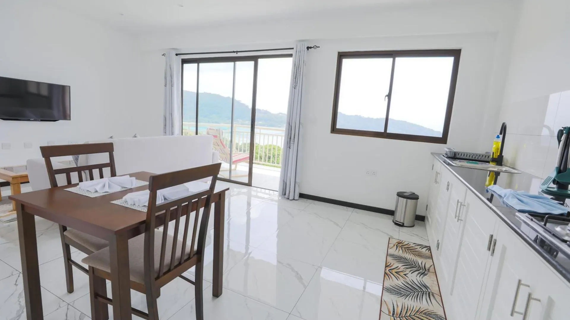 Jolie View Self Catering Apartments Victoria
